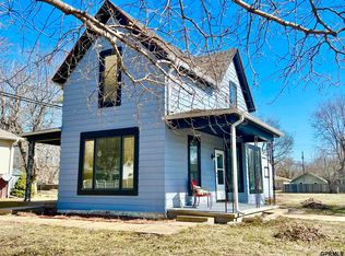 119 N 11th St, Geneva, NE 68361