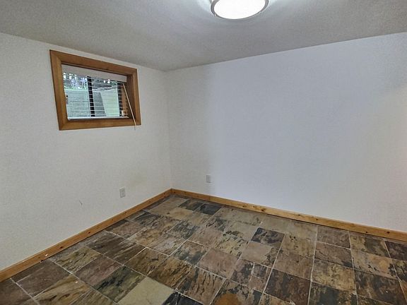4th image of 3007 31st Ave W