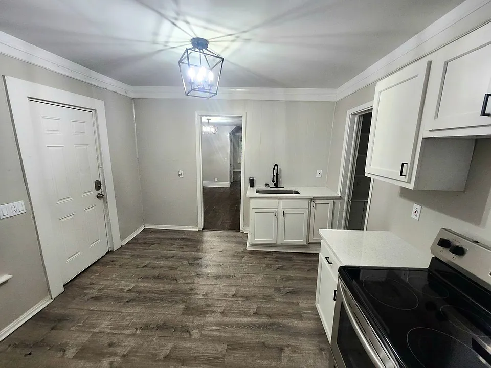56 Elgin St