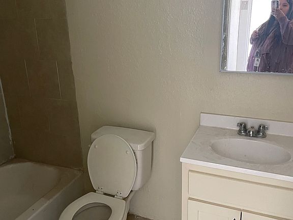 4th image of 1232 N Sierra Way #10