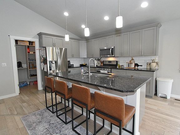 5th image of 350 Syringa Springs Dr