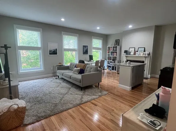 1820 Pine St APT 2F, Philadelphia, PA 19103