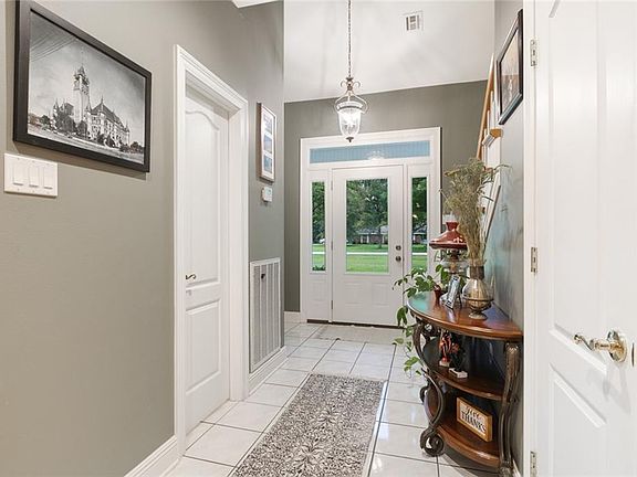 3rd image of 437 Parlange Dr