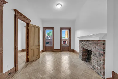 490 Hancock St #TOP Photo 1