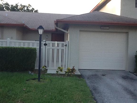3rd image of 1821 NE 40th Ct APT 305