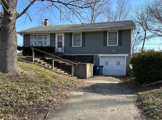 811 Lindenwood Ln, Liberty, MO 64068