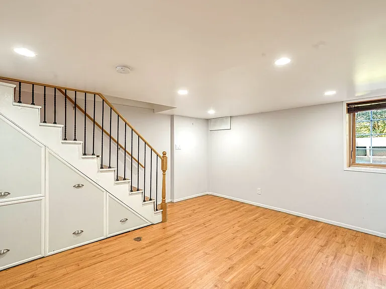 1126 Powhatan St — Photo 9