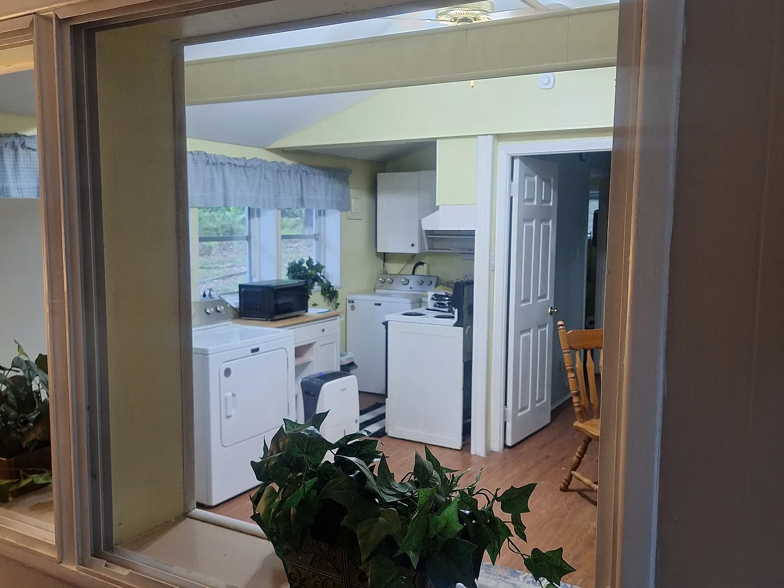 2 bed, 720 sqft, $2,000 — Photo 3