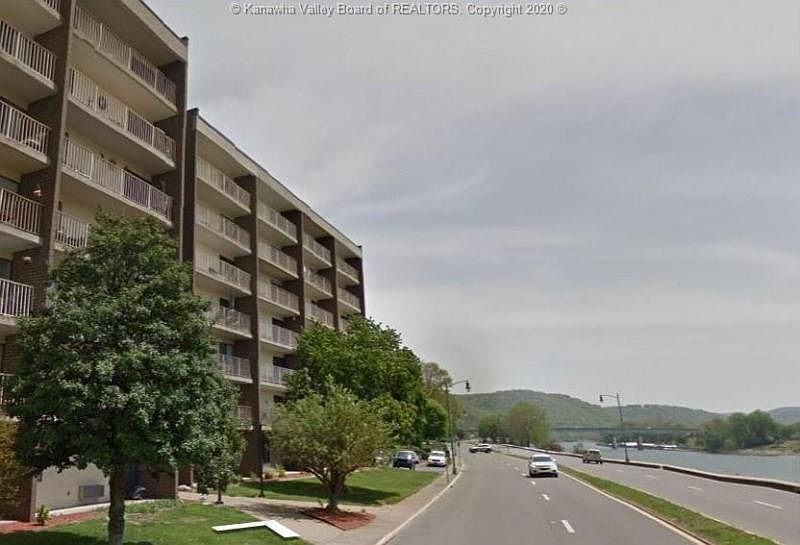 1st image of 2106 Kanawha Blvd E APT 602