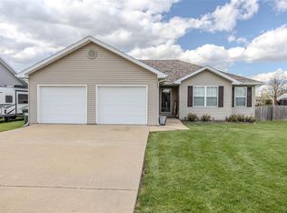 1407 Berrywood Dr, Lebanon, MO 65536
