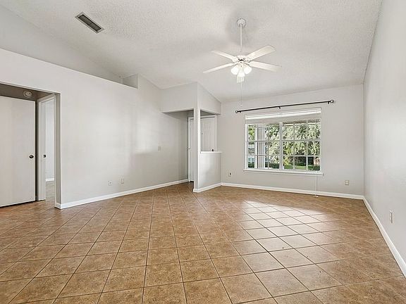 5th image of 128 Reserve 208 Cir