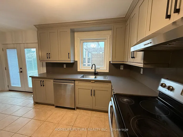 31 Middlecote Dr — Photo 24