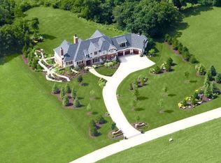 W2547 Summit Dr, Lake Geneva, WI 53147