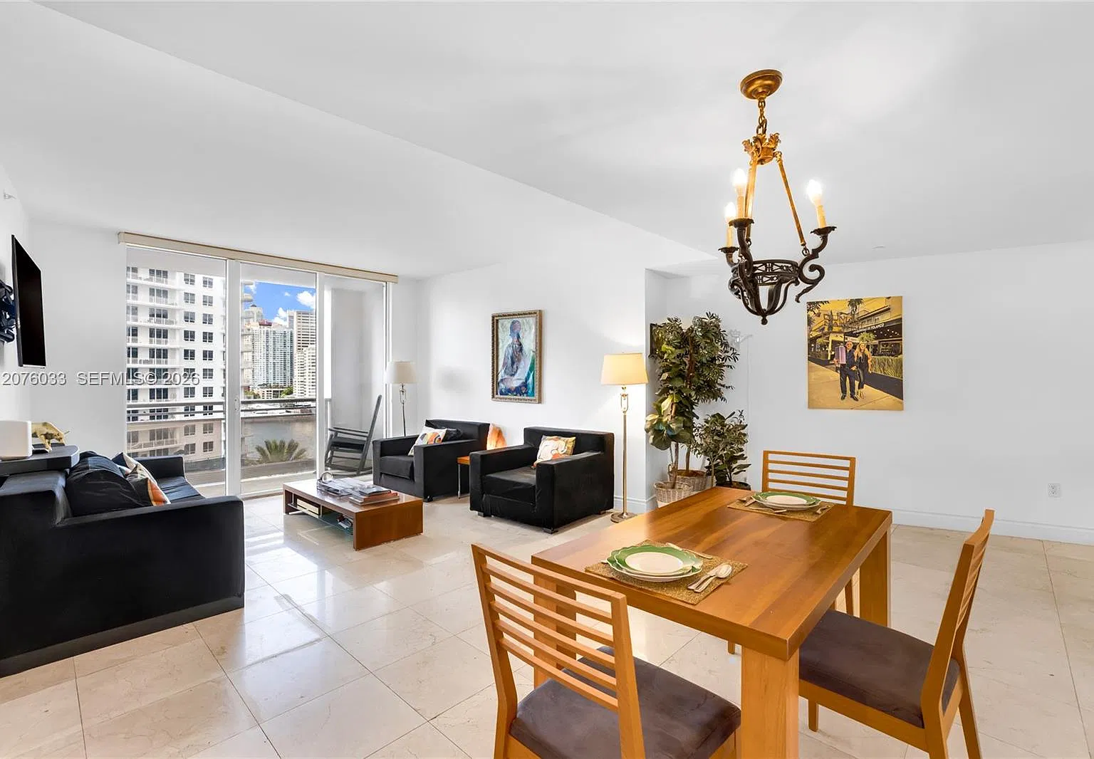 Carbonell Condo — Photo 3