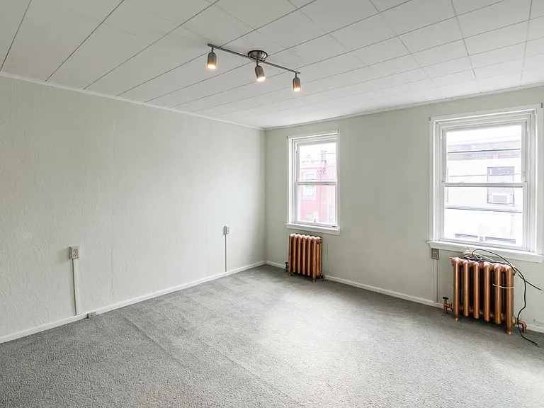 2231 S Clarion St — Photo 14