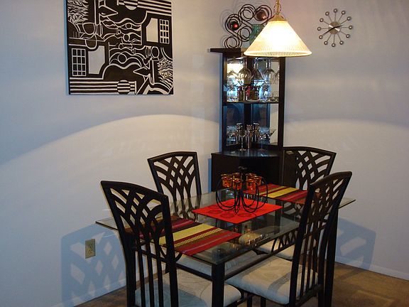 Similar dining room