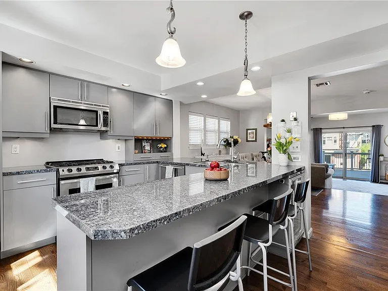 5519 Claybourne St — Photo 2