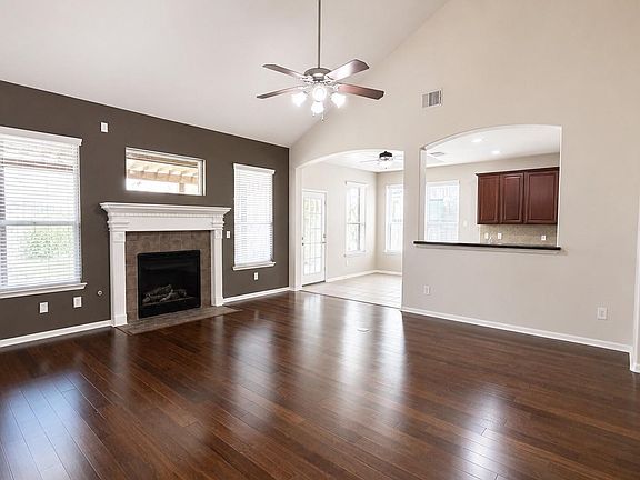 3rd image of 14915 Meridian Park Ln