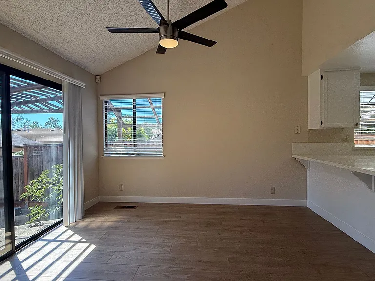 535 Bayview Park Dr — Photo 5