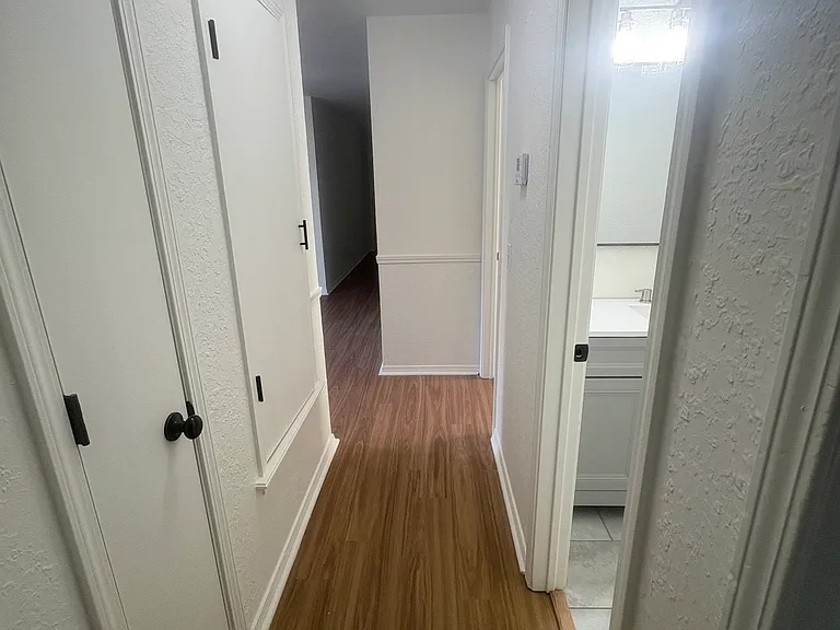 1321 W Pittsburg St — Photo 23