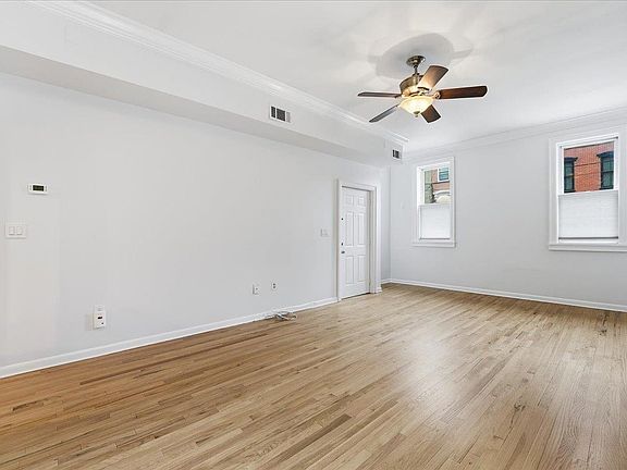 5th image of 941 Garden St APT 1