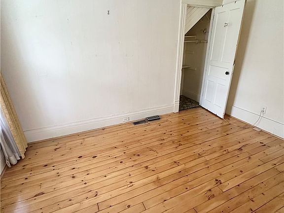 4th image of 751 Allen St