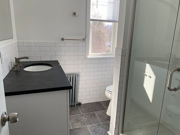 4th image of 259 Elwood Ave APT 2