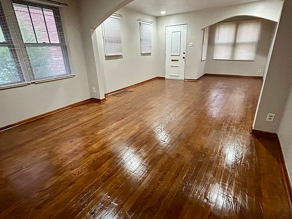 3rd image of 6514-6516 Oleatha Ave