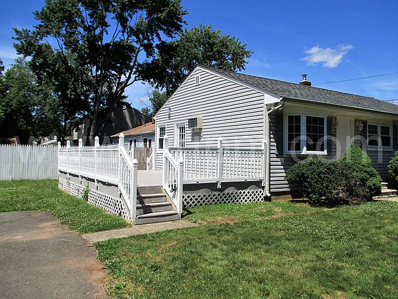 5th image of 122 Cap Ln