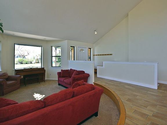 3rd image of 2202 E Atkin Ave