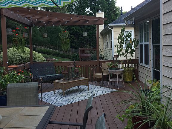 5th image of 1020 Fountain Glen Dr