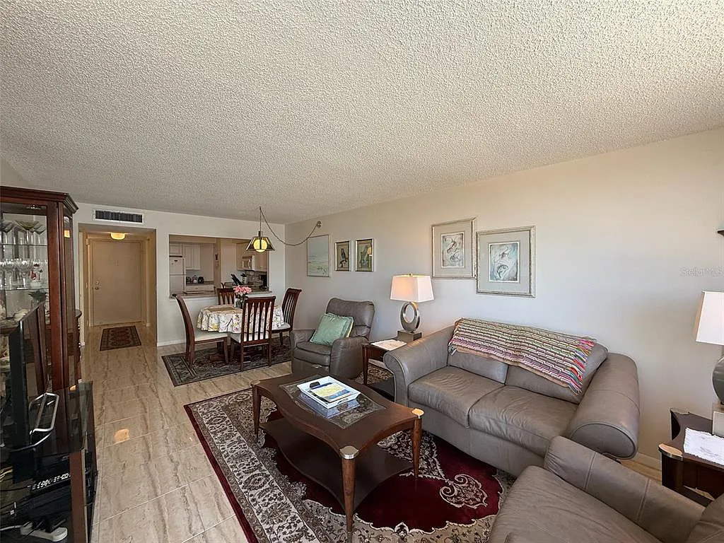 1 bed, 1.5 bath, 790 sqft, $2,100 — Photo 2