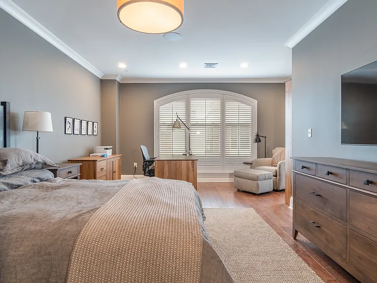 37 Henry St #401 — Photo 24