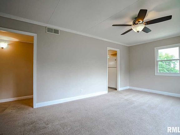 5th image of 921 W Willow Ln