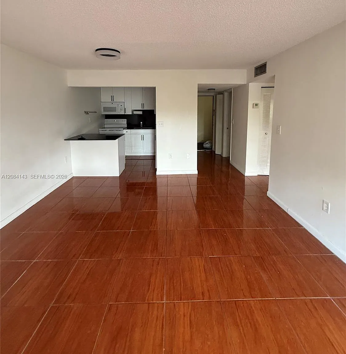South Shore Condo — Photo 3