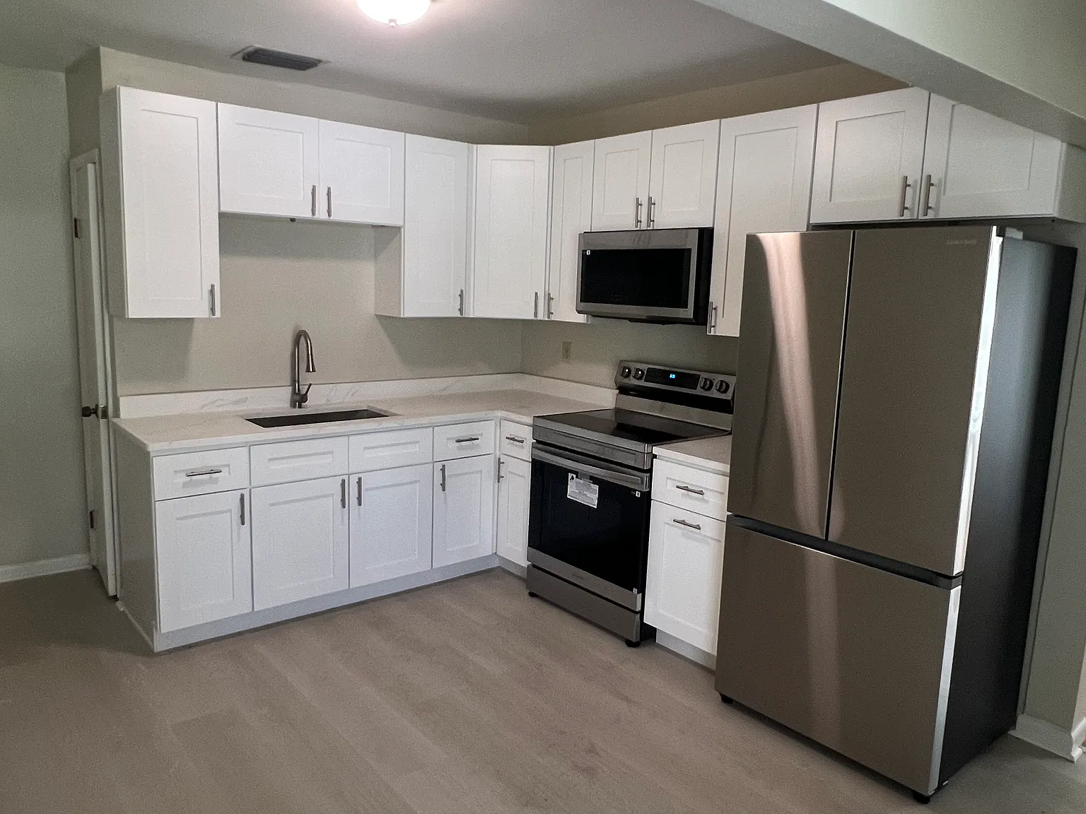 2 bed, 848 sqft, $1,975 — Photo 2