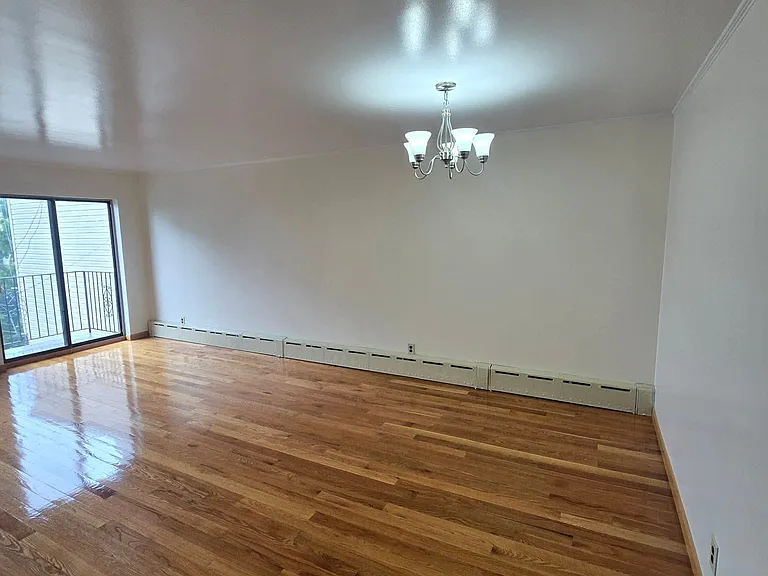 25-21 44th St #3F — Photo 2