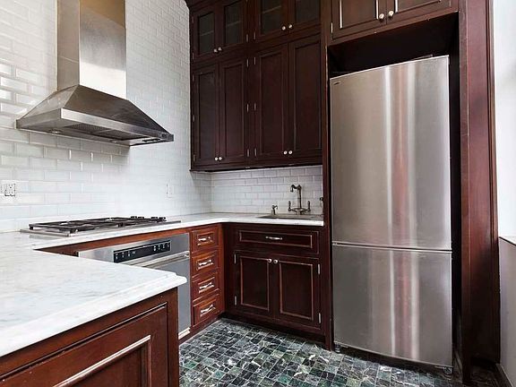4th image of 584 Henry St APT 1