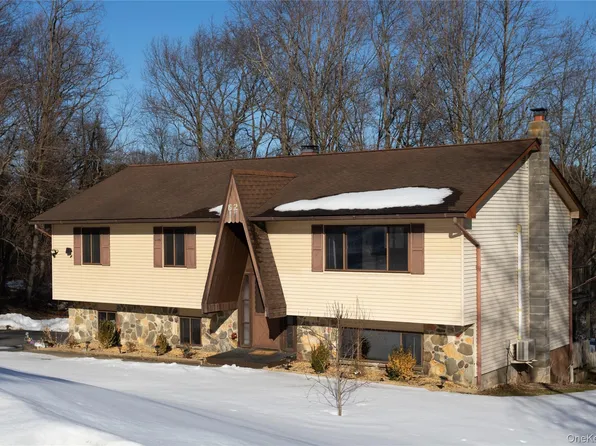 62 Tamarack Hill Drive, Poughkeepsie, NY 12603