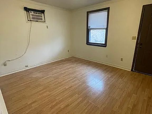 3rd image of 1113 Hidden Valley Dr APT 4