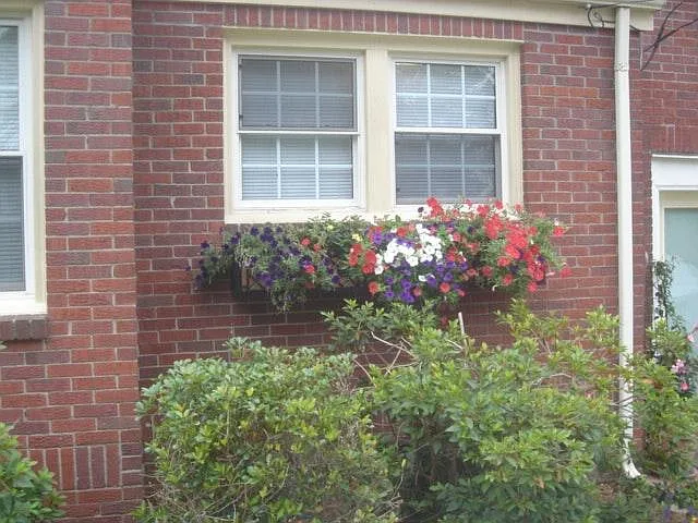1045 N Lexan Cres — Photo 12