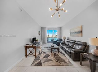 7928 East Dr APT 305, North Bay Village, FL 33141
