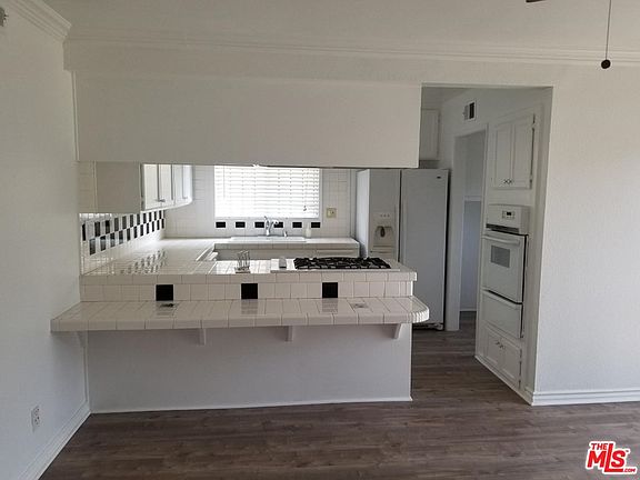 4th image of 12821 Ave