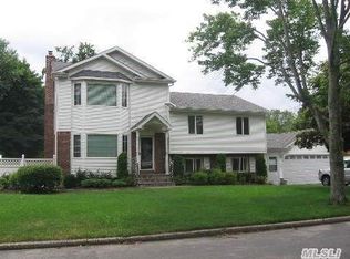 14 South Ln, Huntington, NY 11743