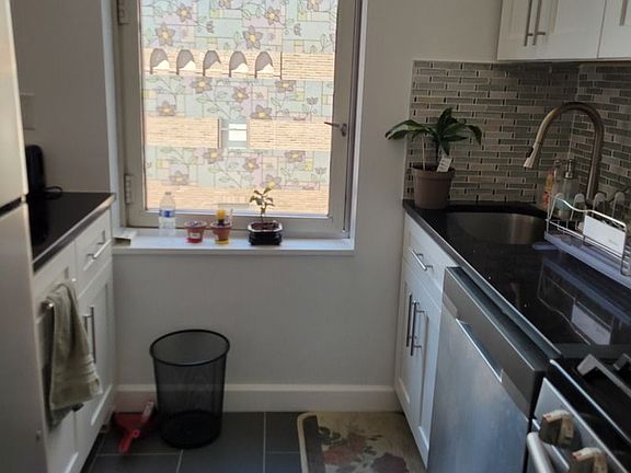 5th image of 145 E 48th St APT 18B