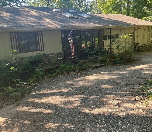 3rd image of 34 Bosworth Cir