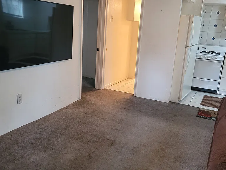1227 Oak Grove Dr #1 — Photo 2