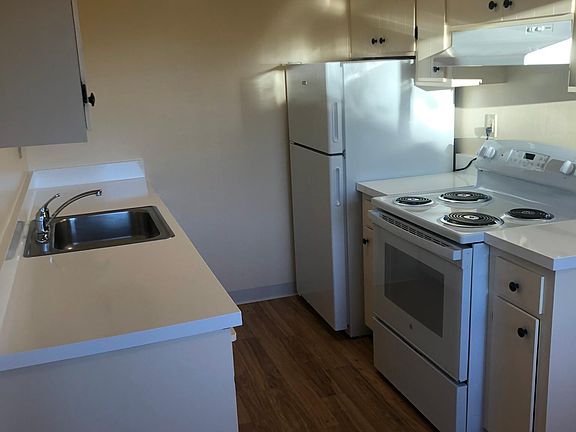 2nd image of 225 Lometa Ave #3