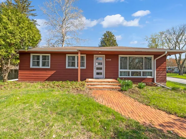 3503 Ross Rd, Ames, IA 50014