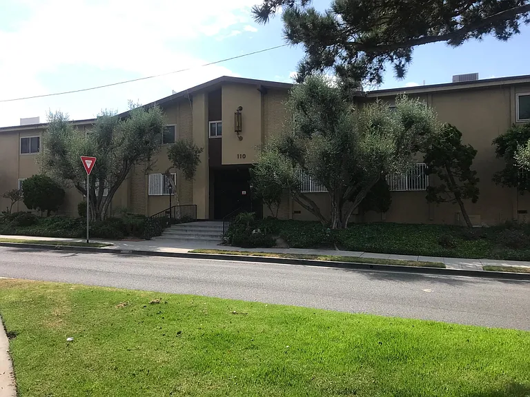 110 E Hillcrest Blvd #216 — Photo 28
